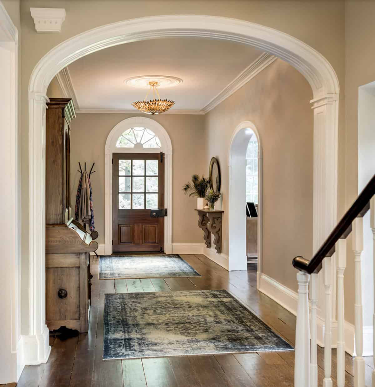 colonial-style farmhouse entry