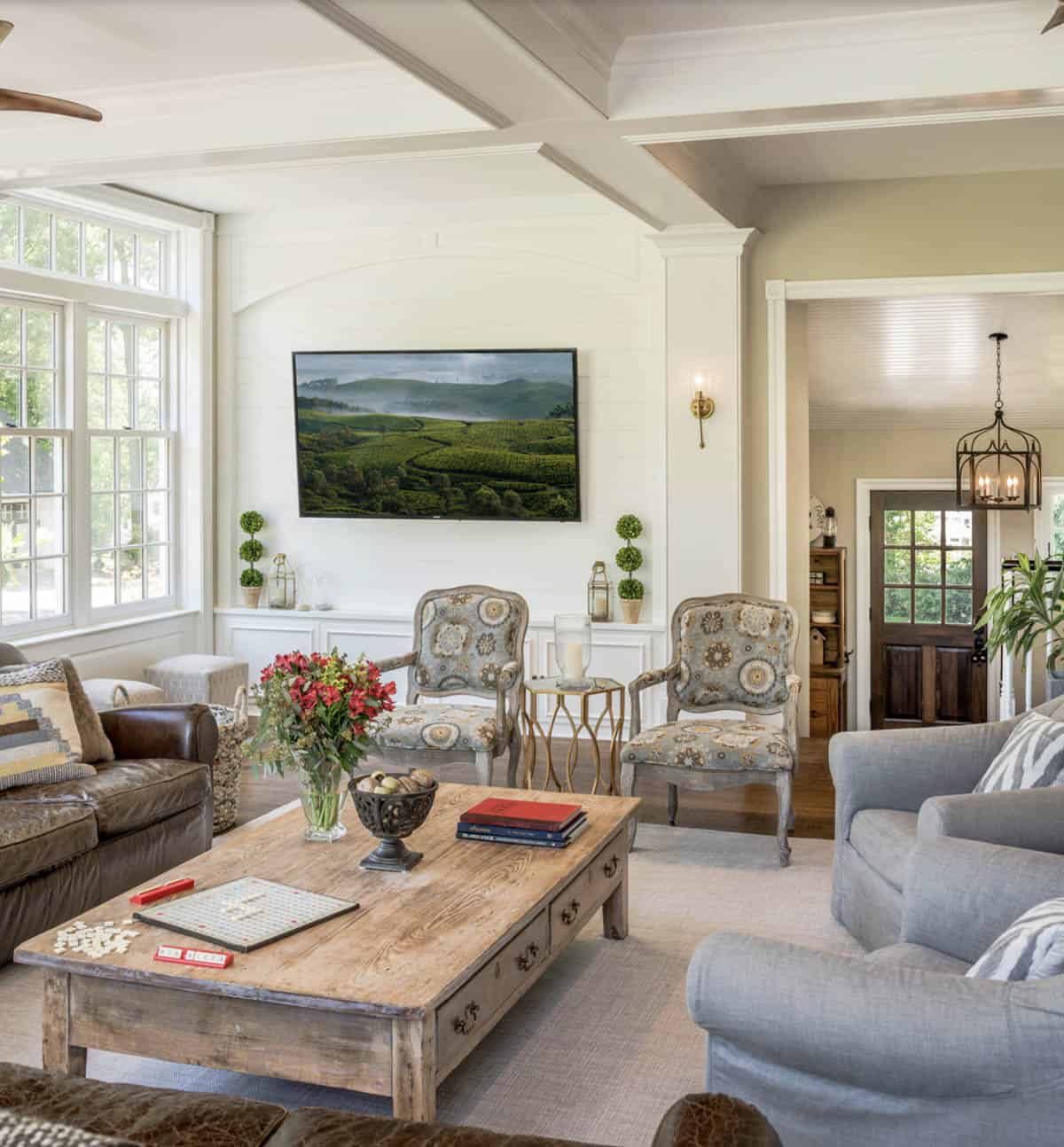 colonial-style farmhouse living room