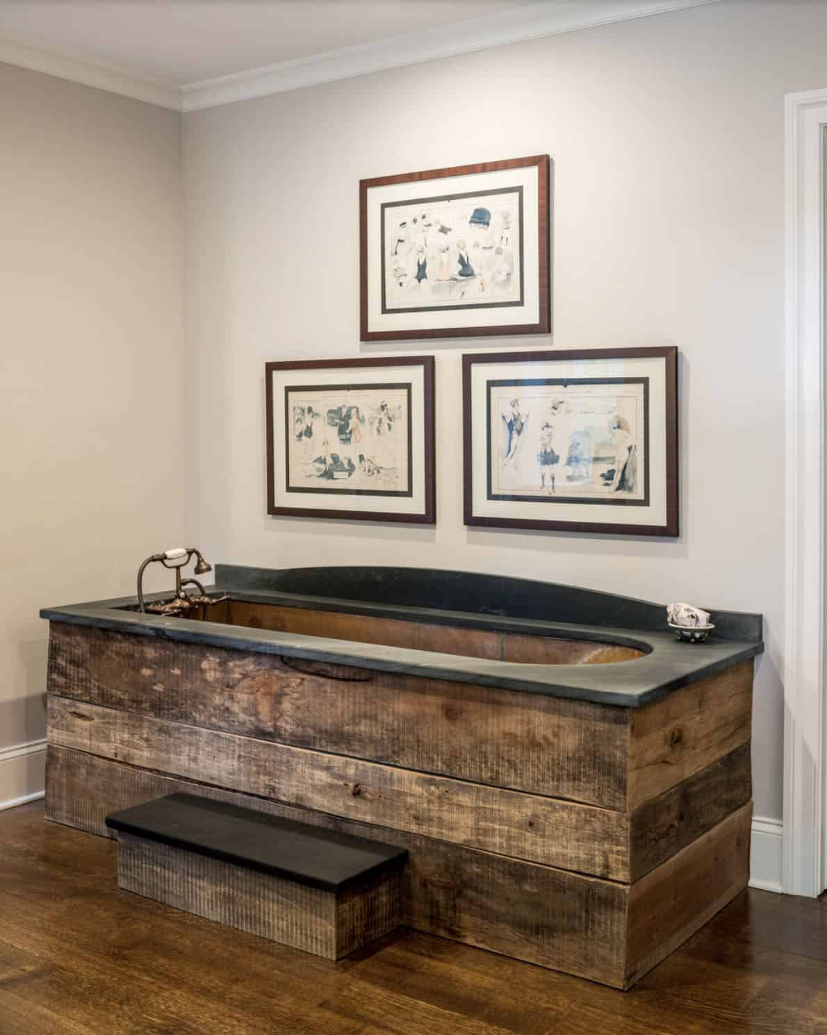 colonial-style farmhouse bathroom