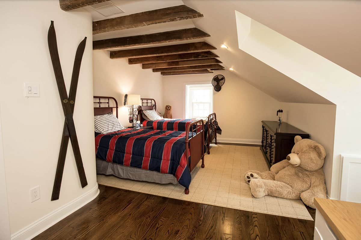 colonial-style farmhouse bedroom