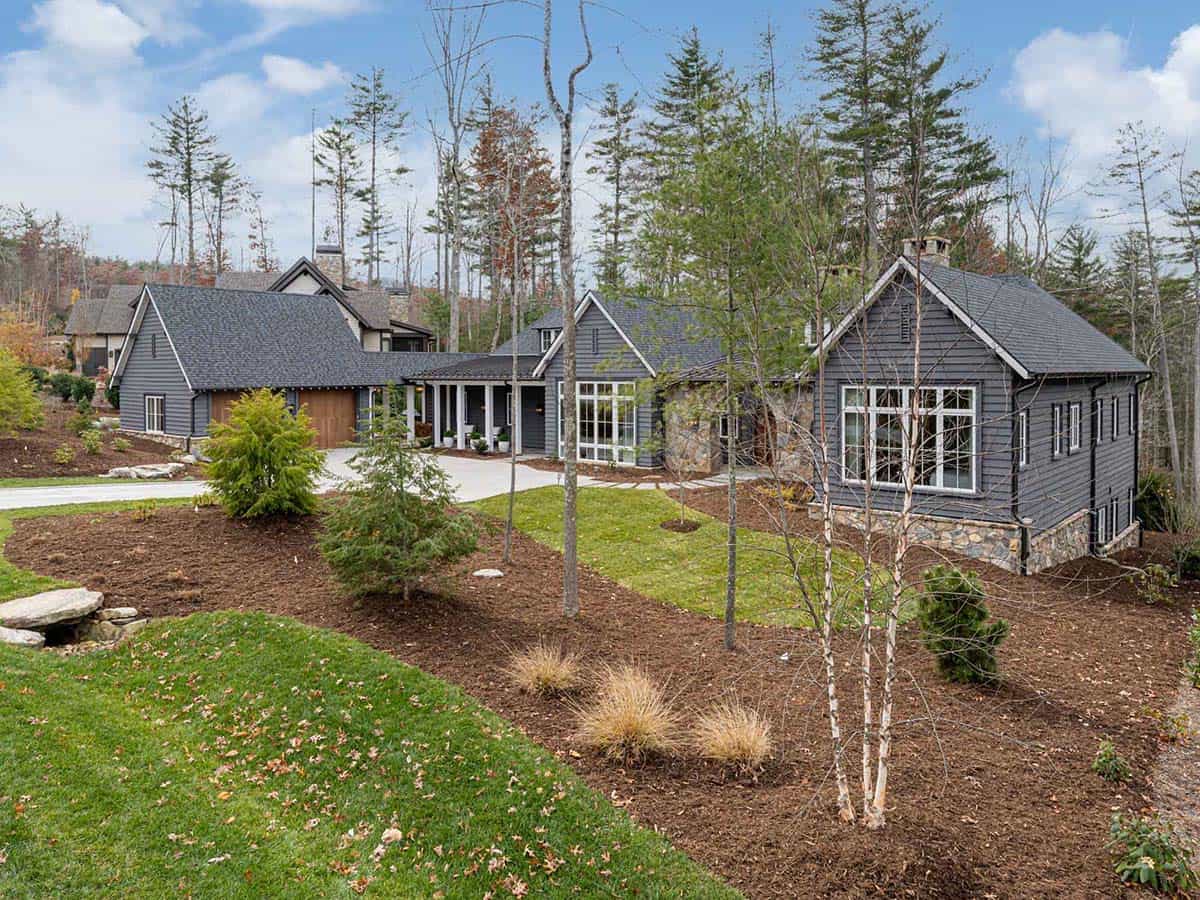 contemporary farmhouse home exterior