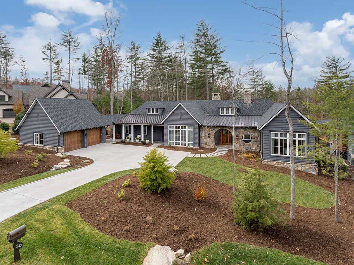 contemporary farmhouse home exterior