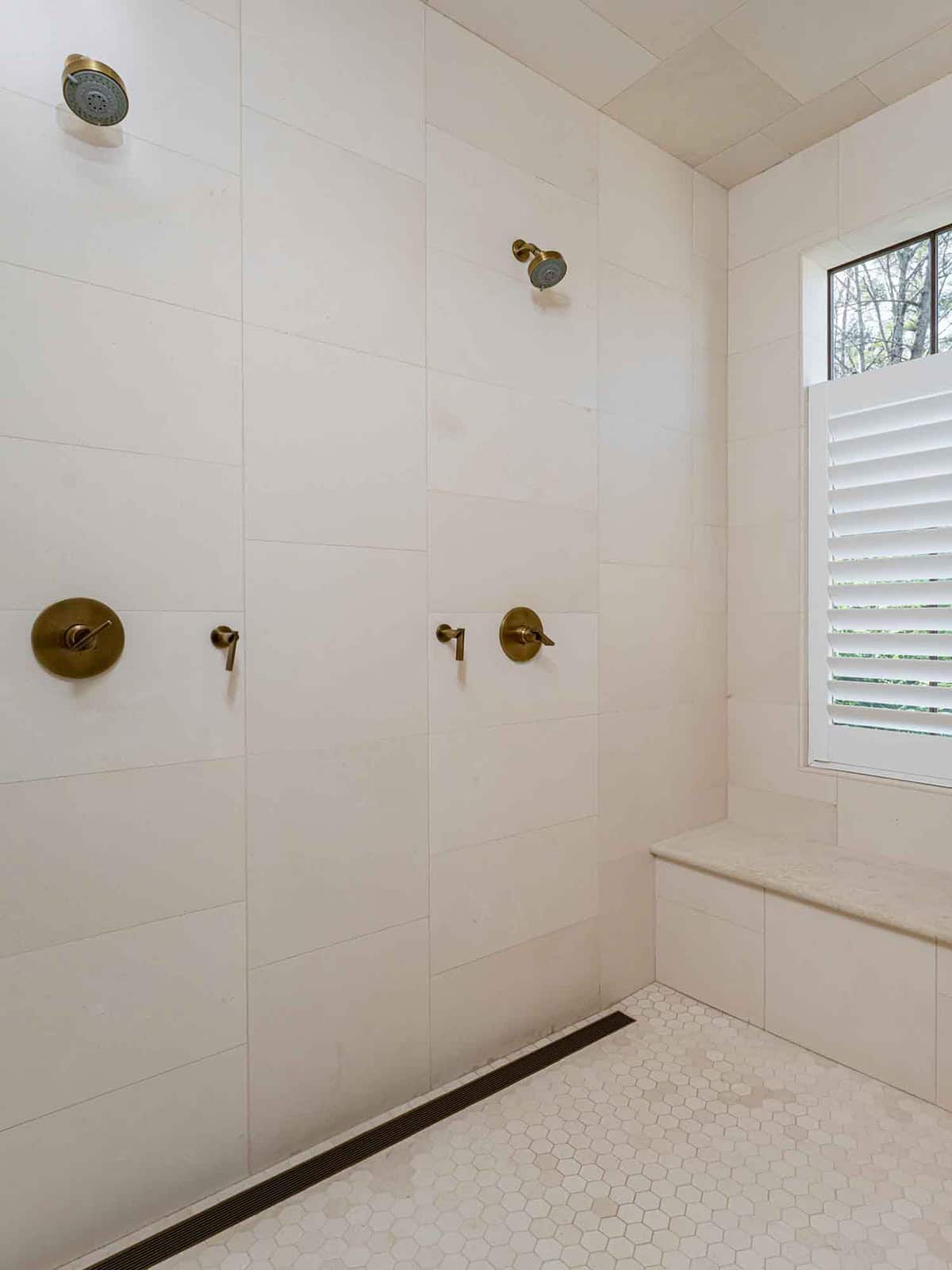contemporary farmhouse style bathroom shower