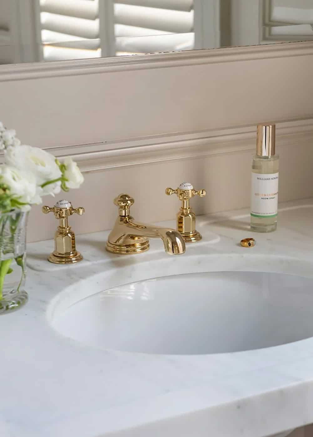 contemporary powder room 