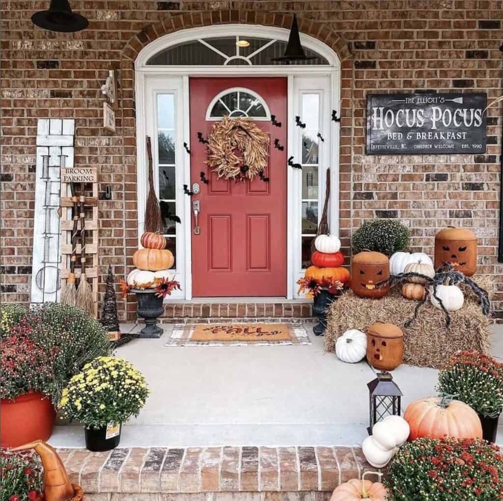 15 Creative Fall Outdoor Decor Ideas To Elevate Your Curb Appeal