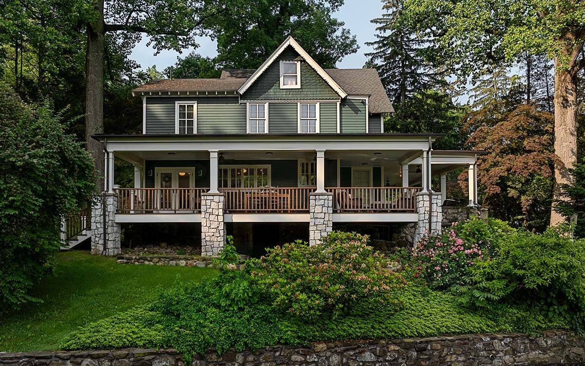 craftsman style house exterior backyard view