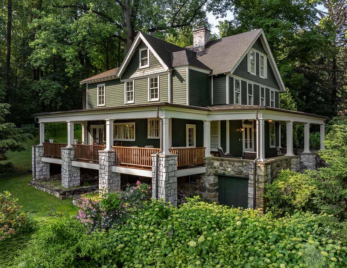 craftsman style house exterior backyard view