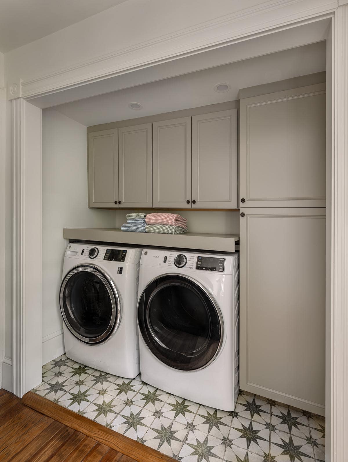 craftsman style laundry room