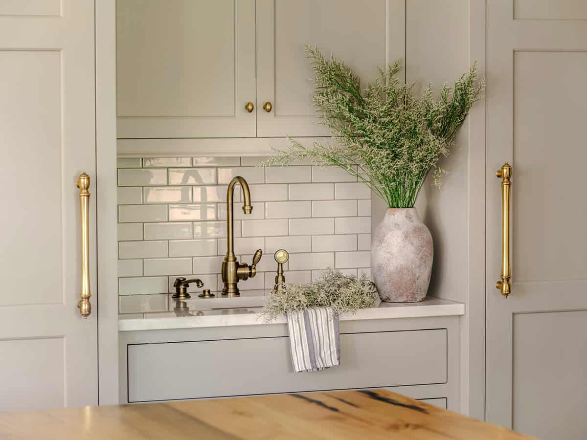 traditonal style kitchen sink wall