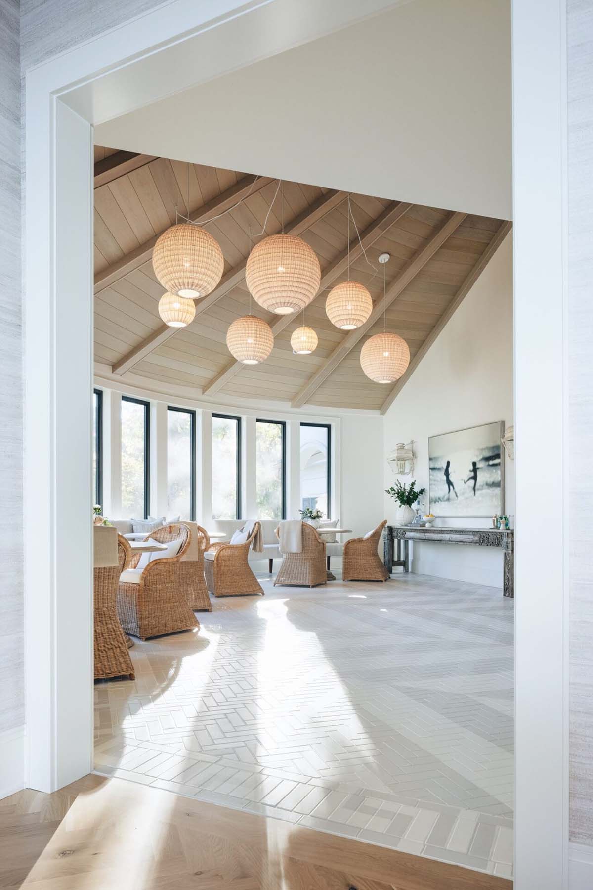 beach style dining room
