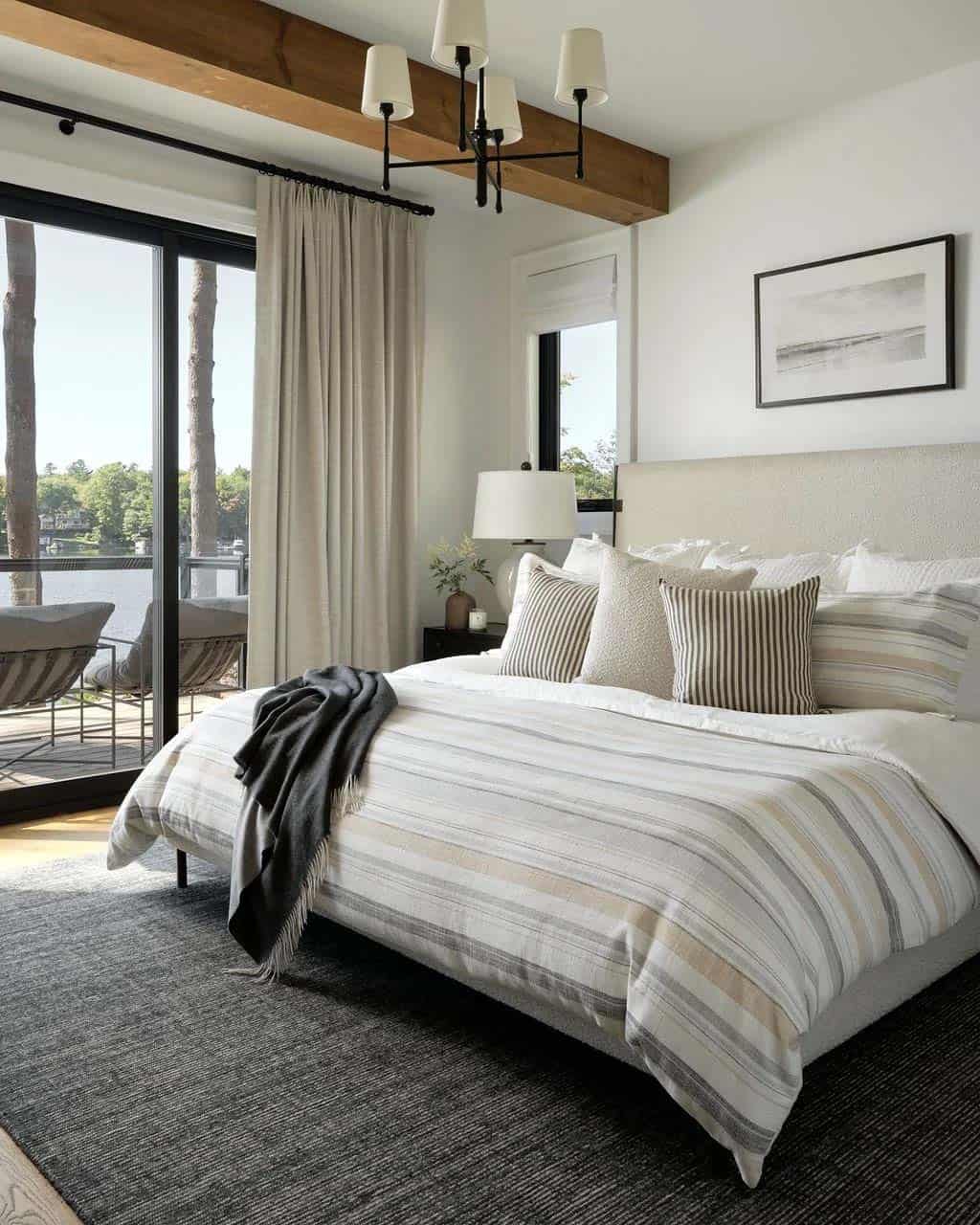 traditional style bedroom