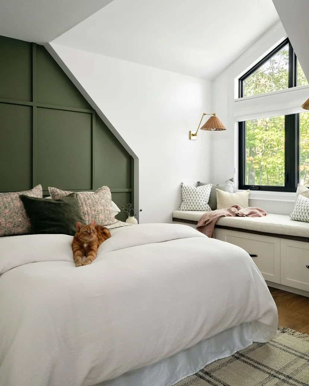 traditional style bedroom with a built-in window seat