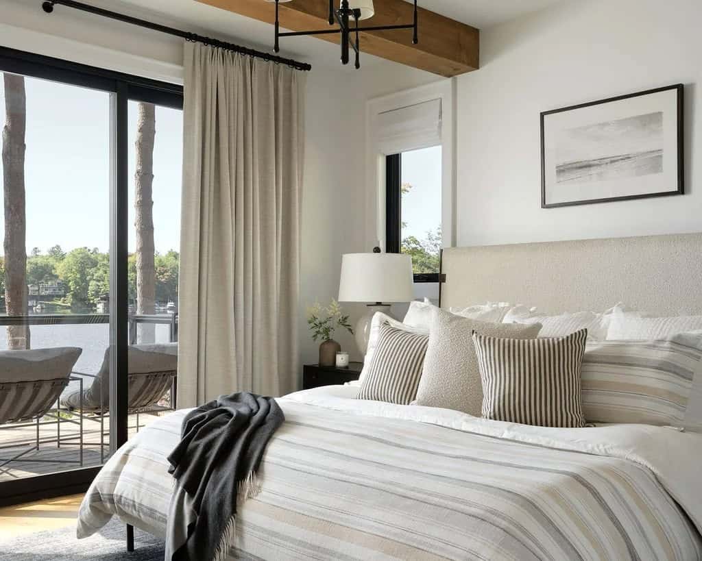 traditional style bedroom