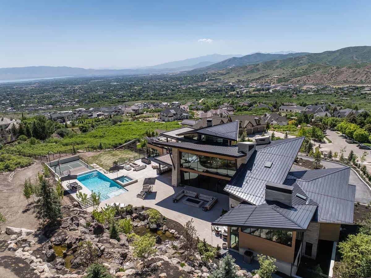 luxury modern home exterior