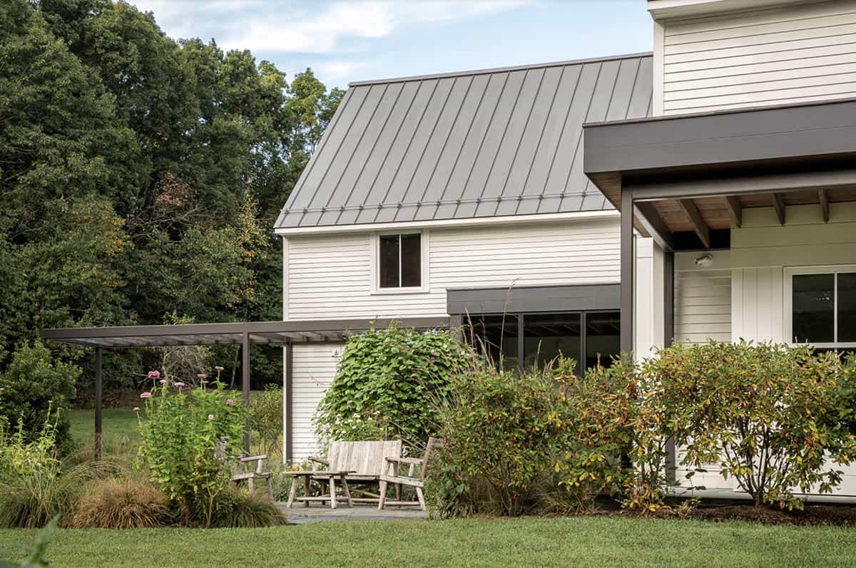 modern farmhouse exterior