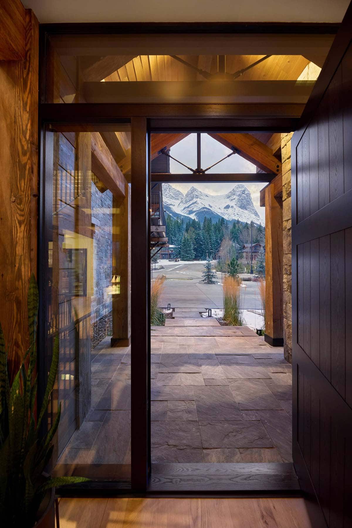 modern mountain house exterior