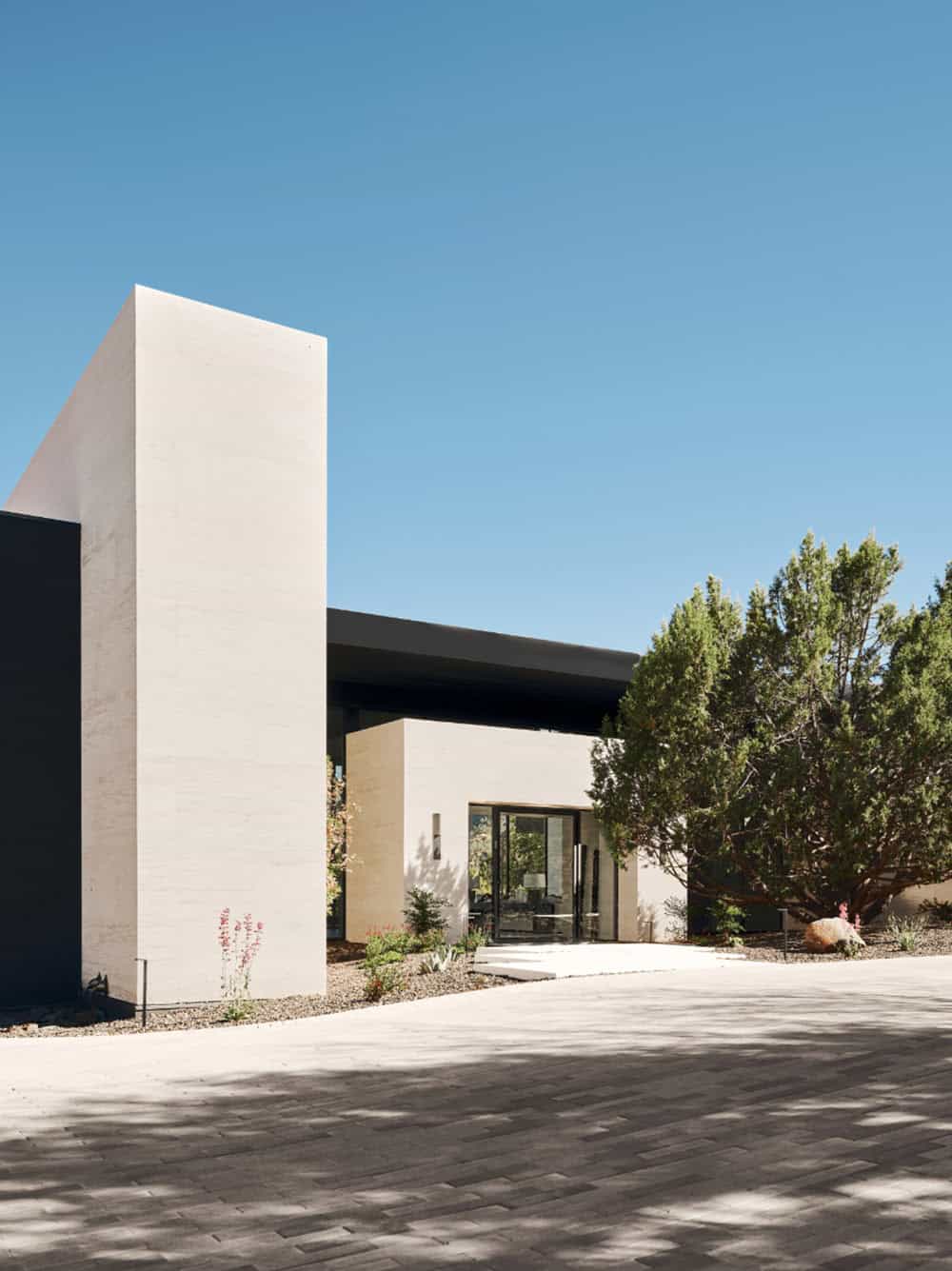 modern mountain home exterior
