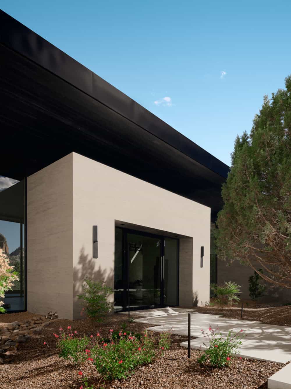 modern mountain home exterior