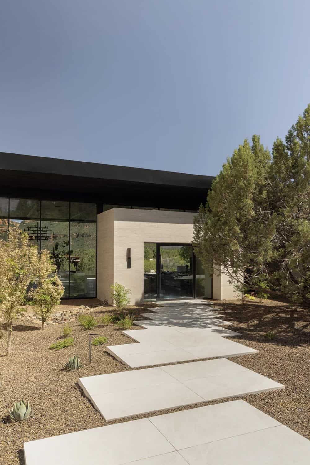 modern mountain home exterior