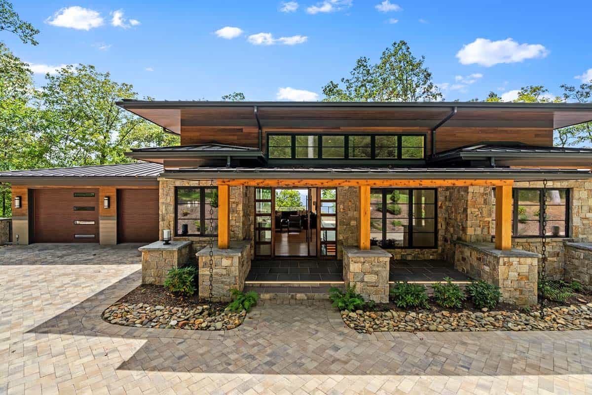 modern mountain home exterior