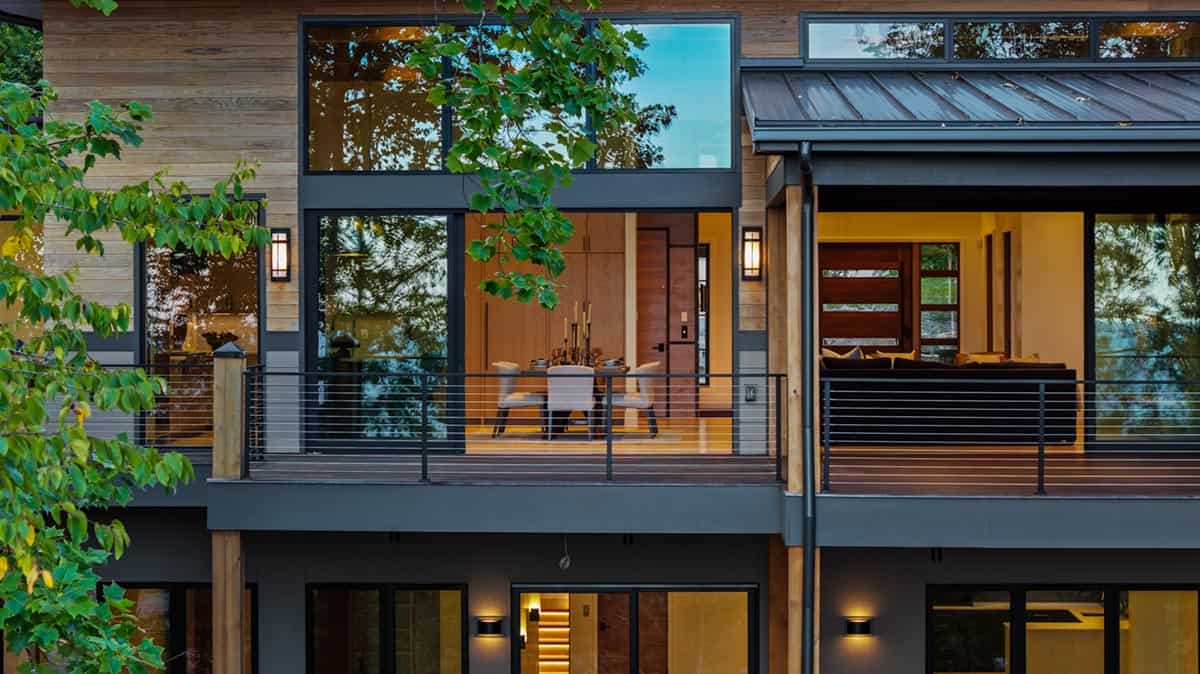 modern mountain home exterior backyard view