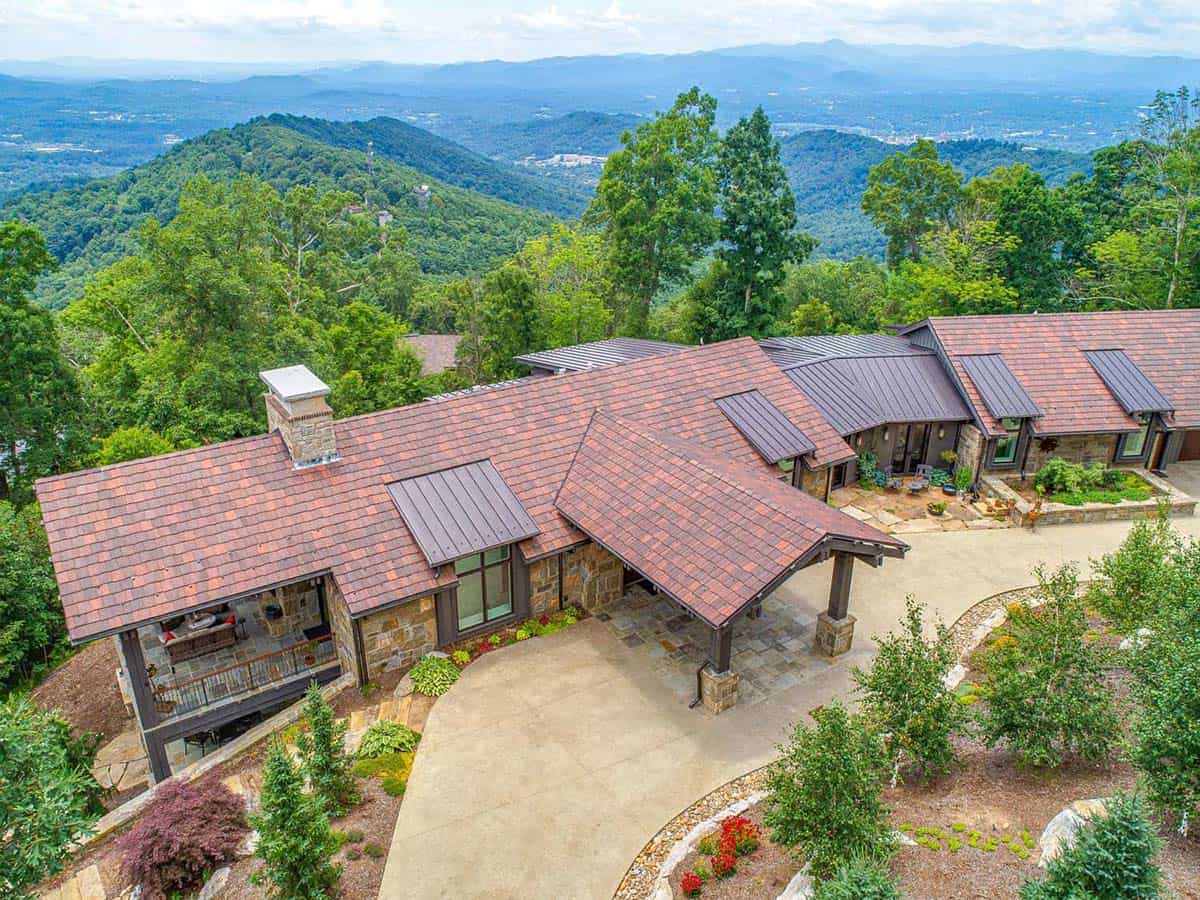 mountain ranch style home exterior