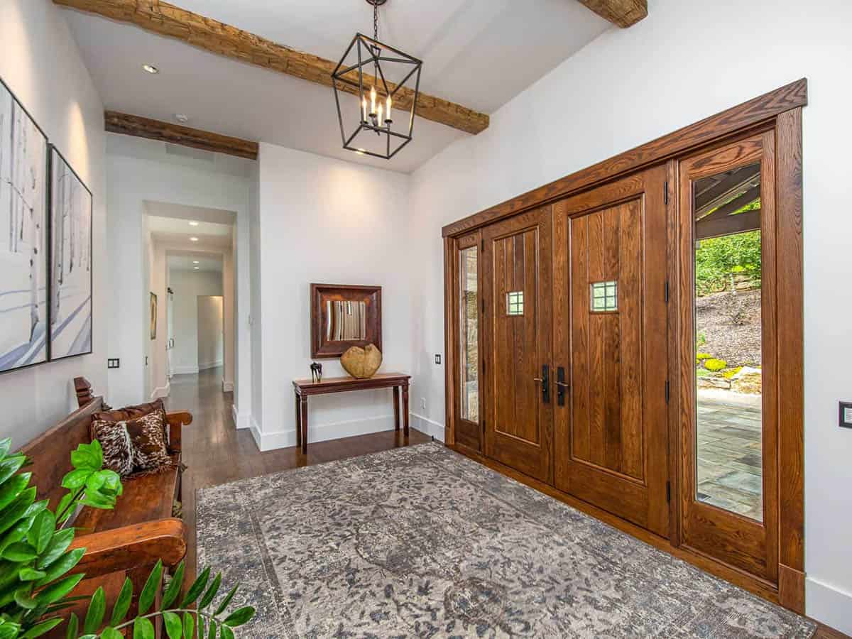 mountain ranch style home entry