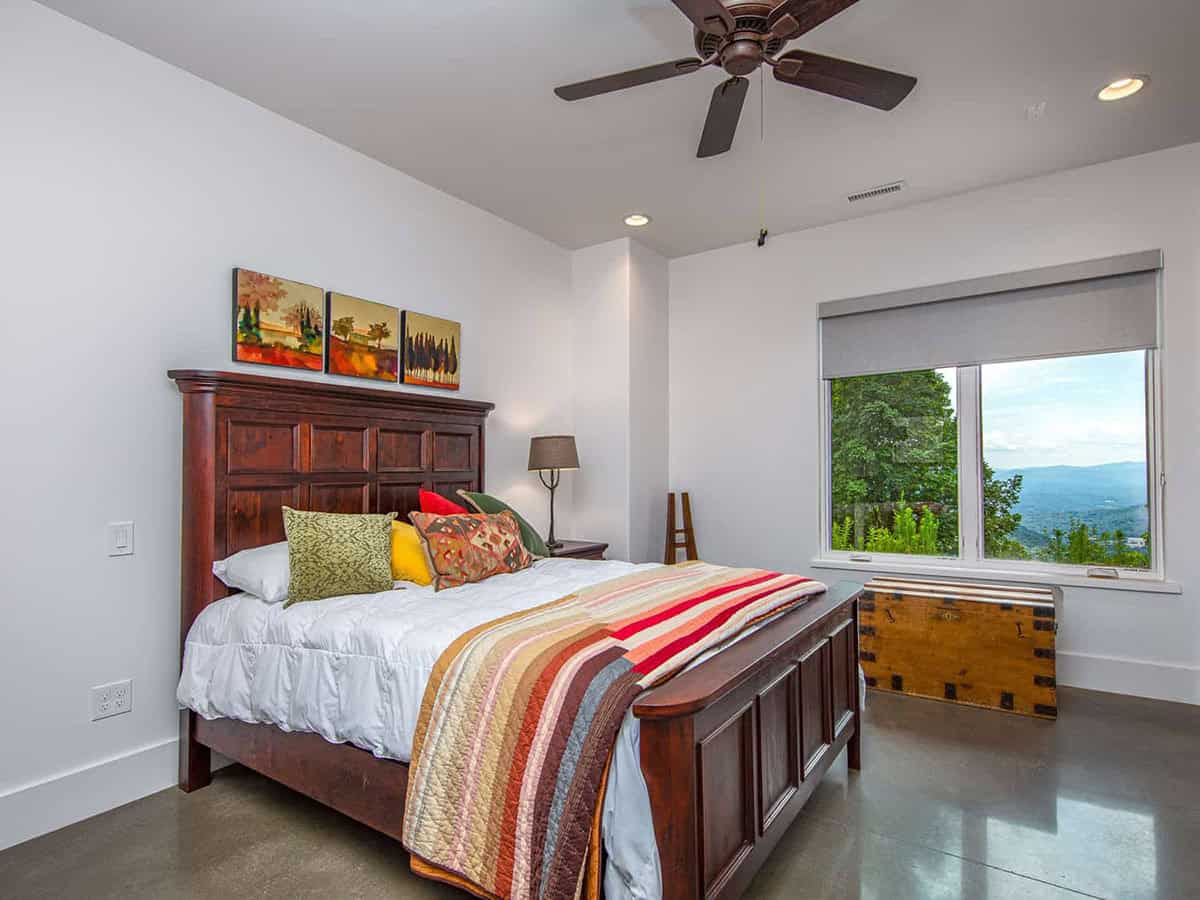 mountain ranch style bedroom