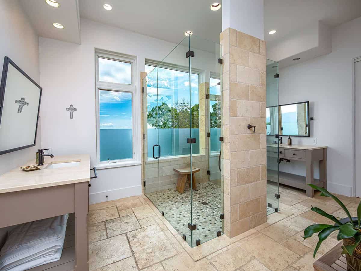 mountain ranch style bathroom