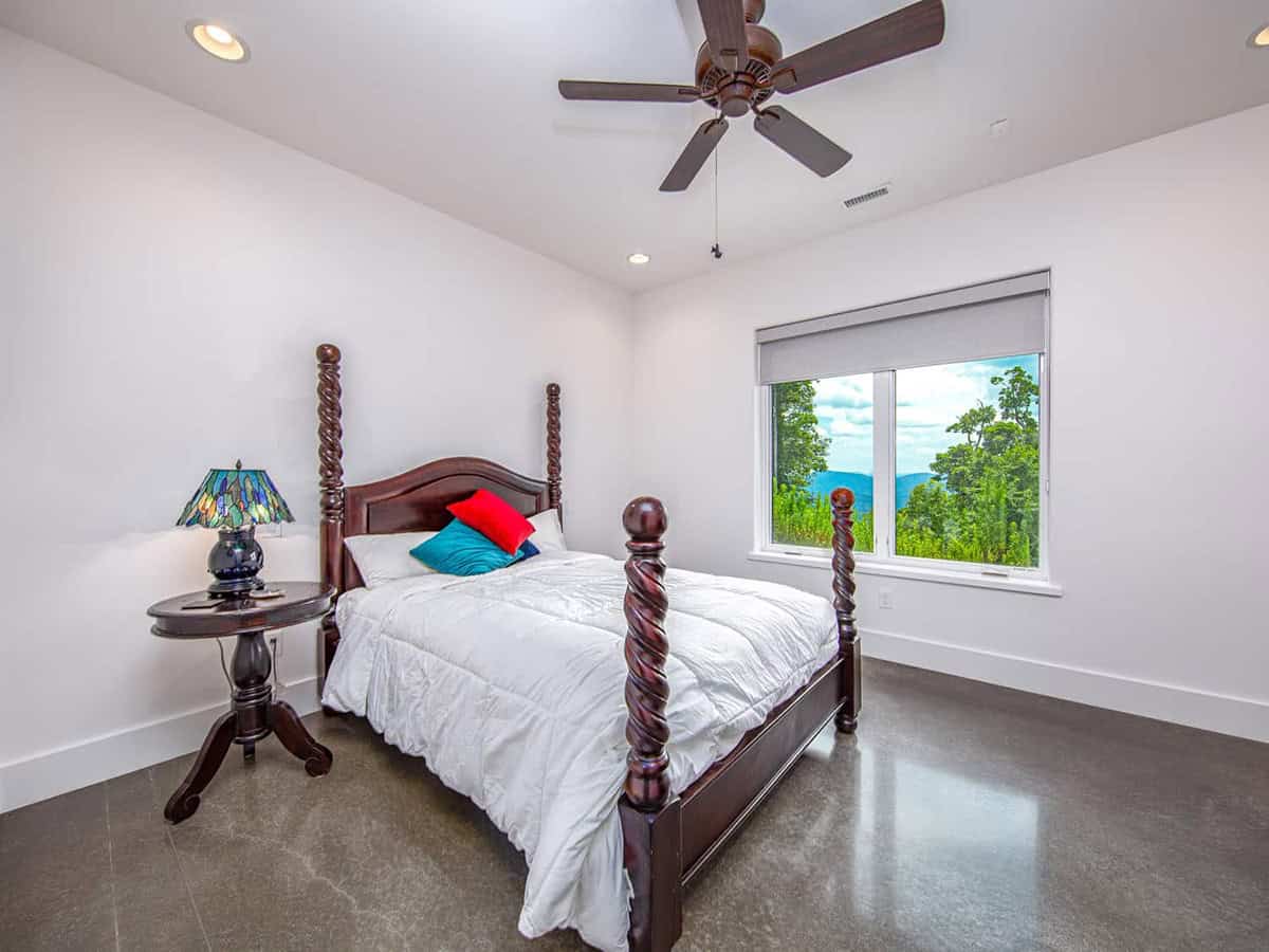 mountain ranch style bedroom