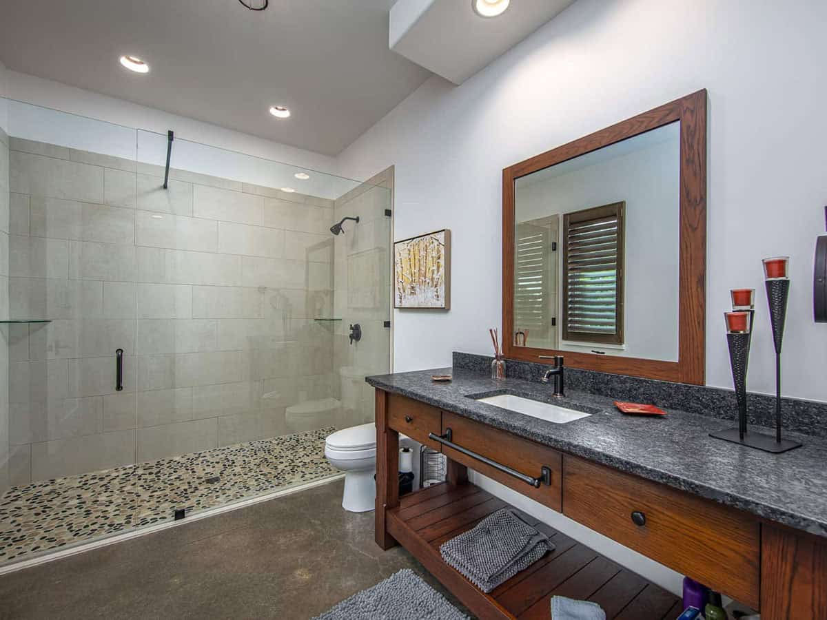 mountain ranch style bathroom