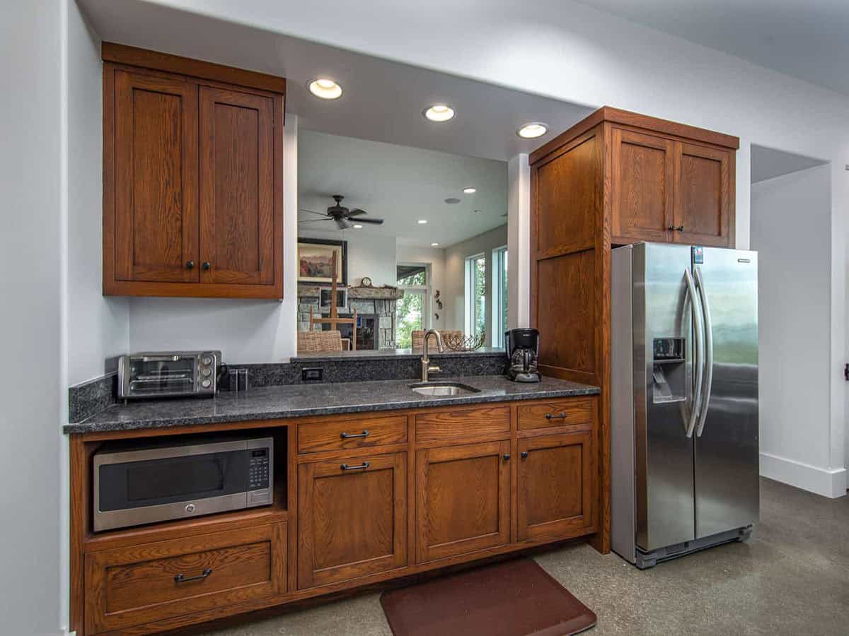 mountain ranch style lower level home bar