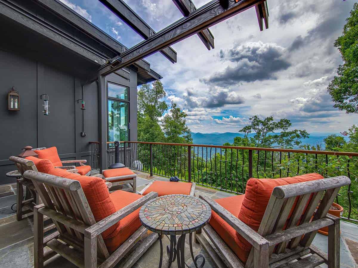 mountain ranch style home exterior with a covered patio