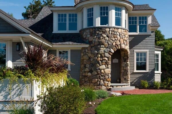 featured posts image for A seaside cottage retreat in New Hampshire with warm and inviting interiors