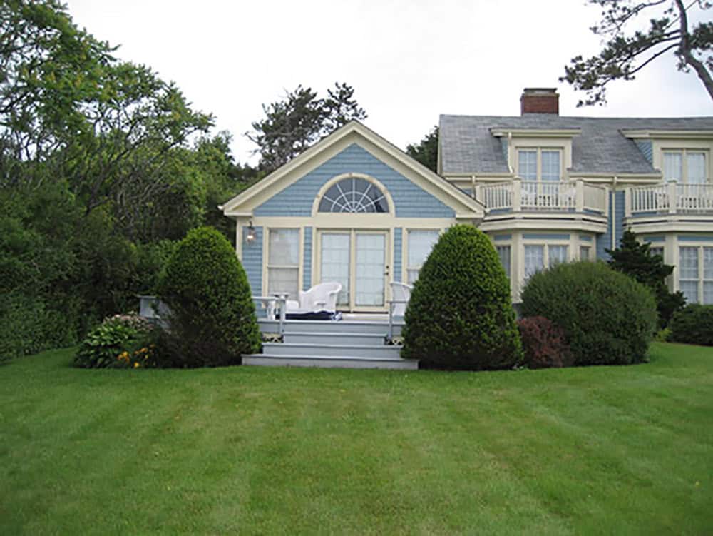 seaside cottage retreat exterior before the renovation