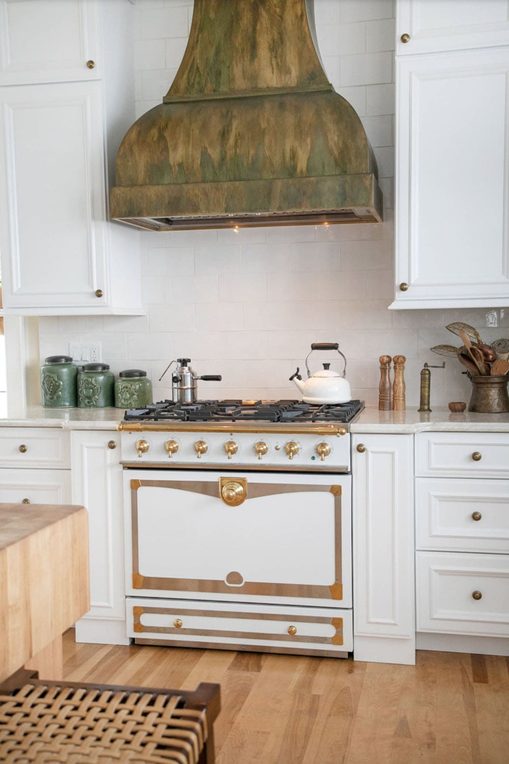 traditional style kitchen range wall