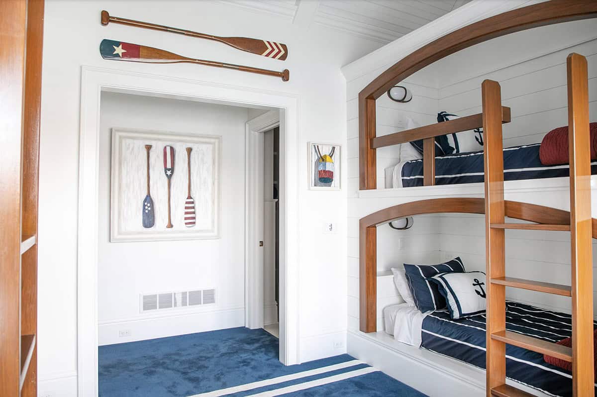 traditional style bunk bedroom