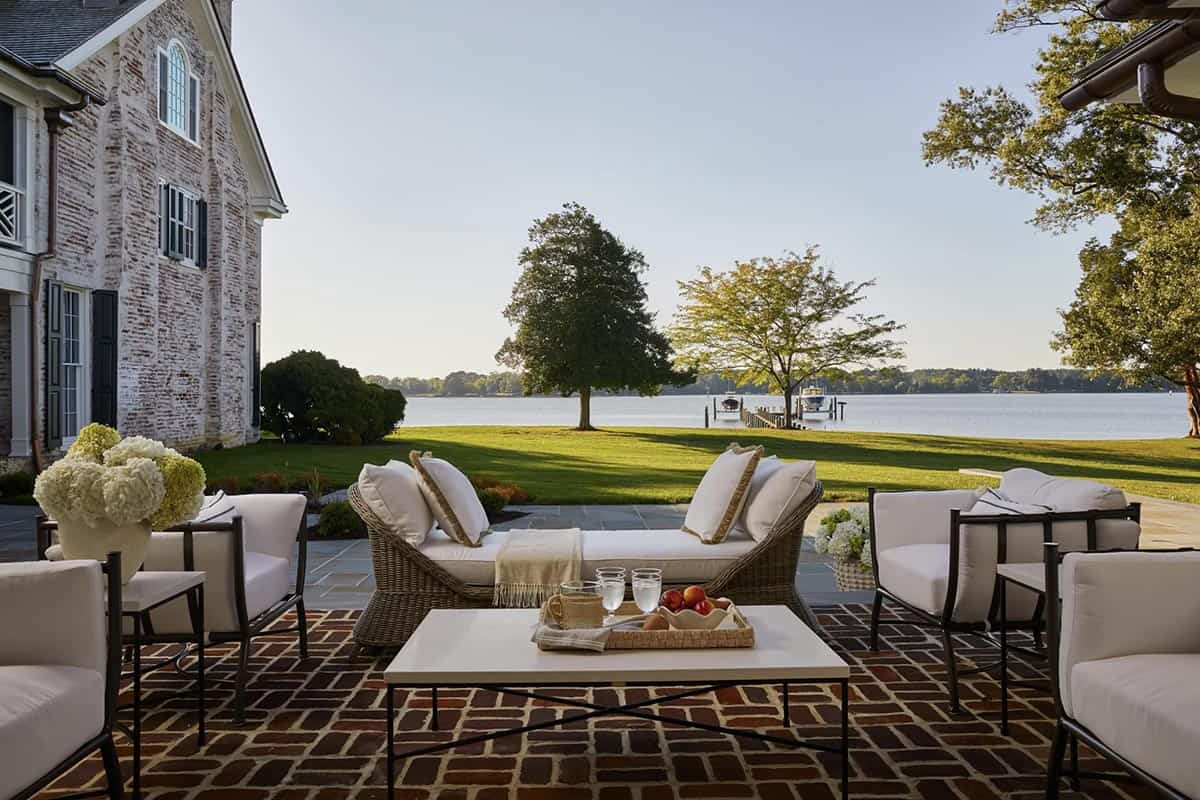 contemporary patio with outdoor furniture