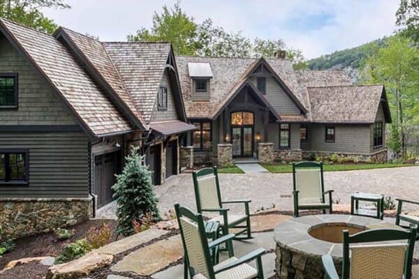 featured posts image for Step into this nature-inspired house in the breathtaking Blue Ridge Mountains