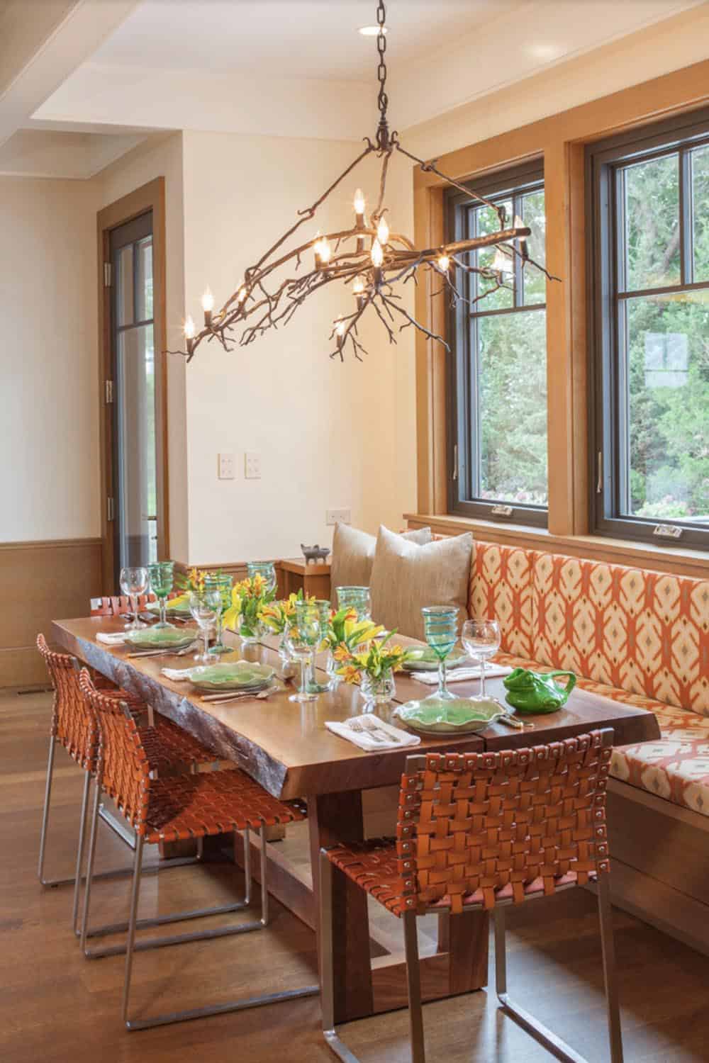 beach style built-in dining banquette