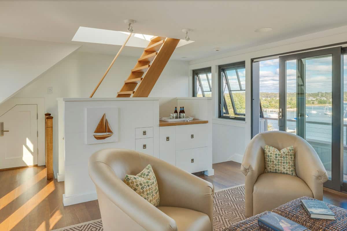 beach style family room