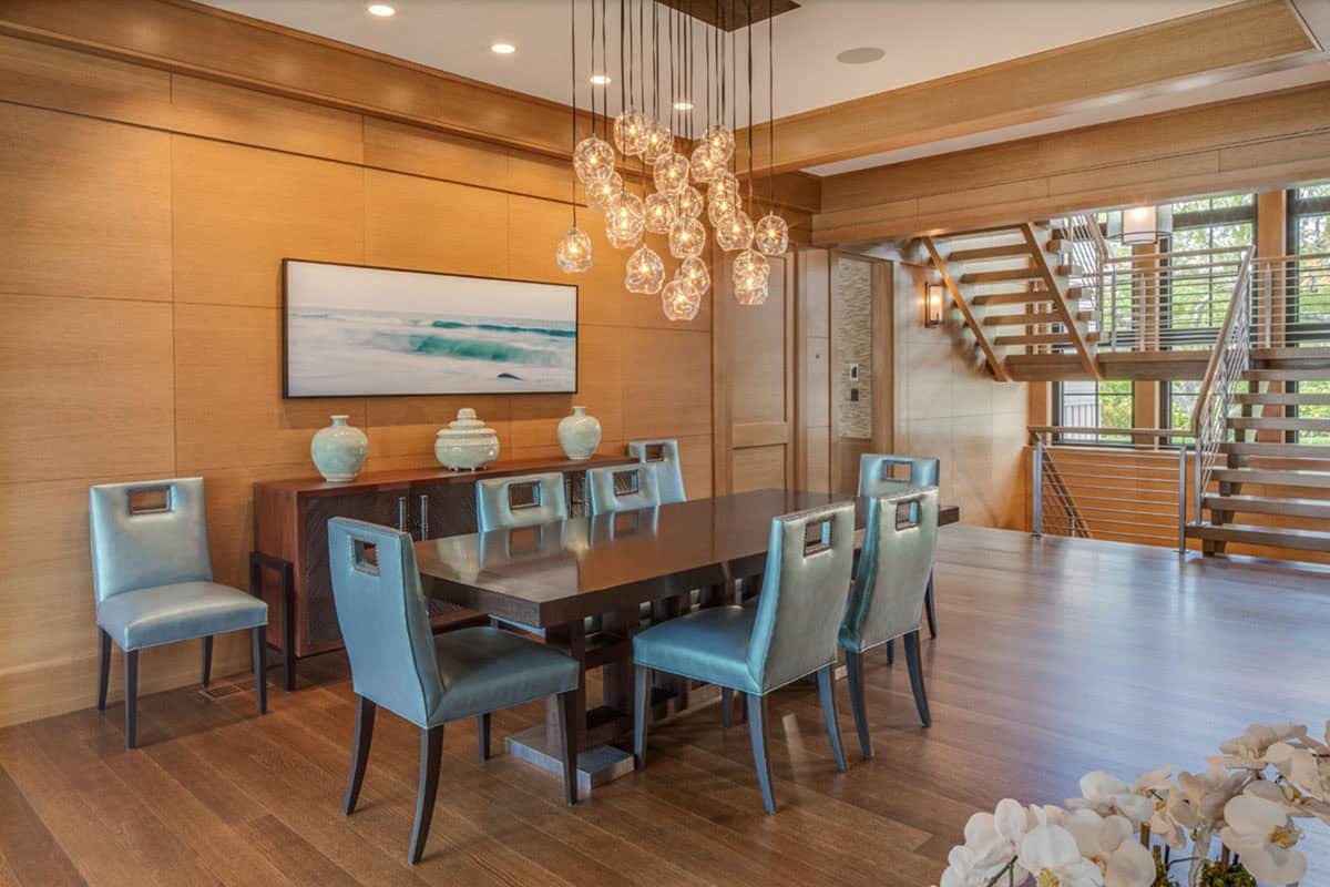 beach style dining room