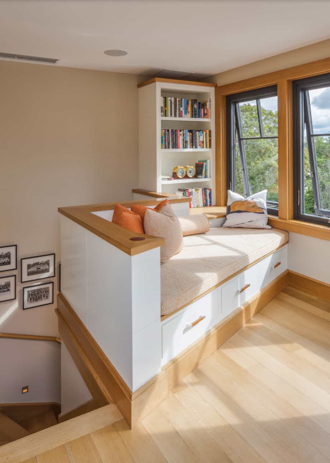 beach style family room with a build-in reading nook and storage drawers