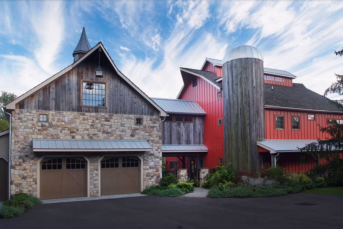 rustic modern barn house exterior