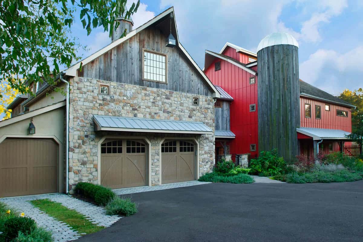 rustic modern barn house exterior