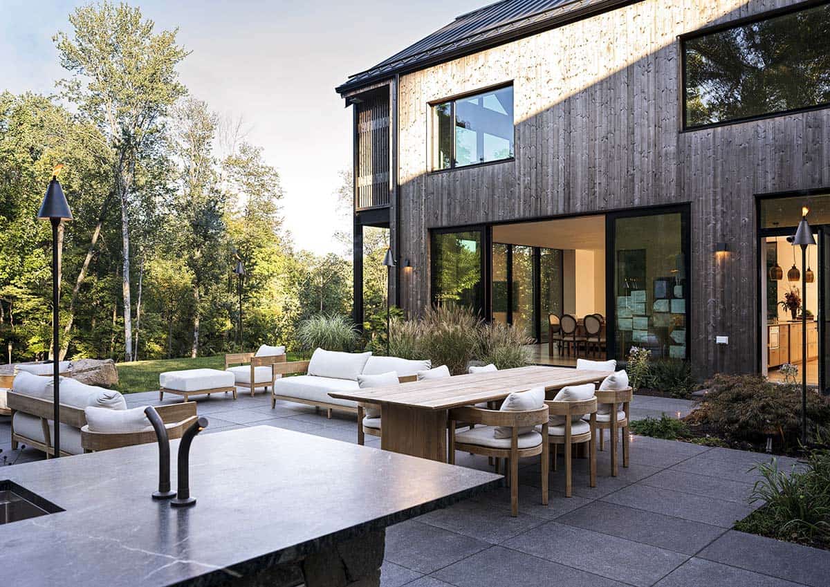 contemporary home exterior backyard patio with outdoor furniture