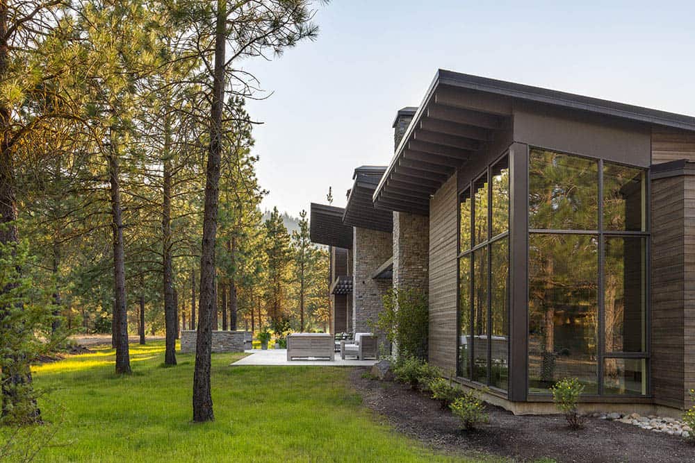 modern mountain home exterior