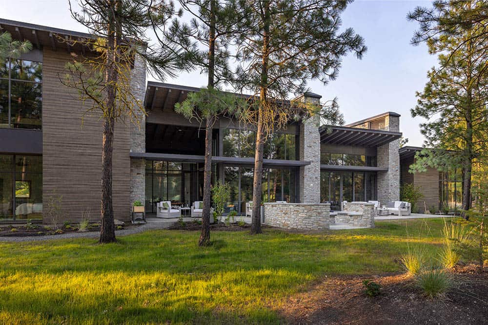 modern mountain home exterior