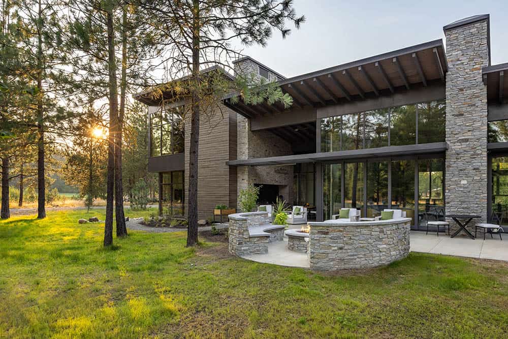 modern mountain home exterior