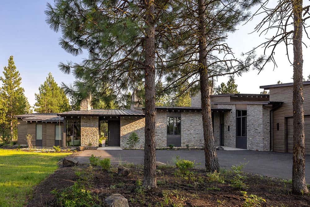 modern mountain home exterior